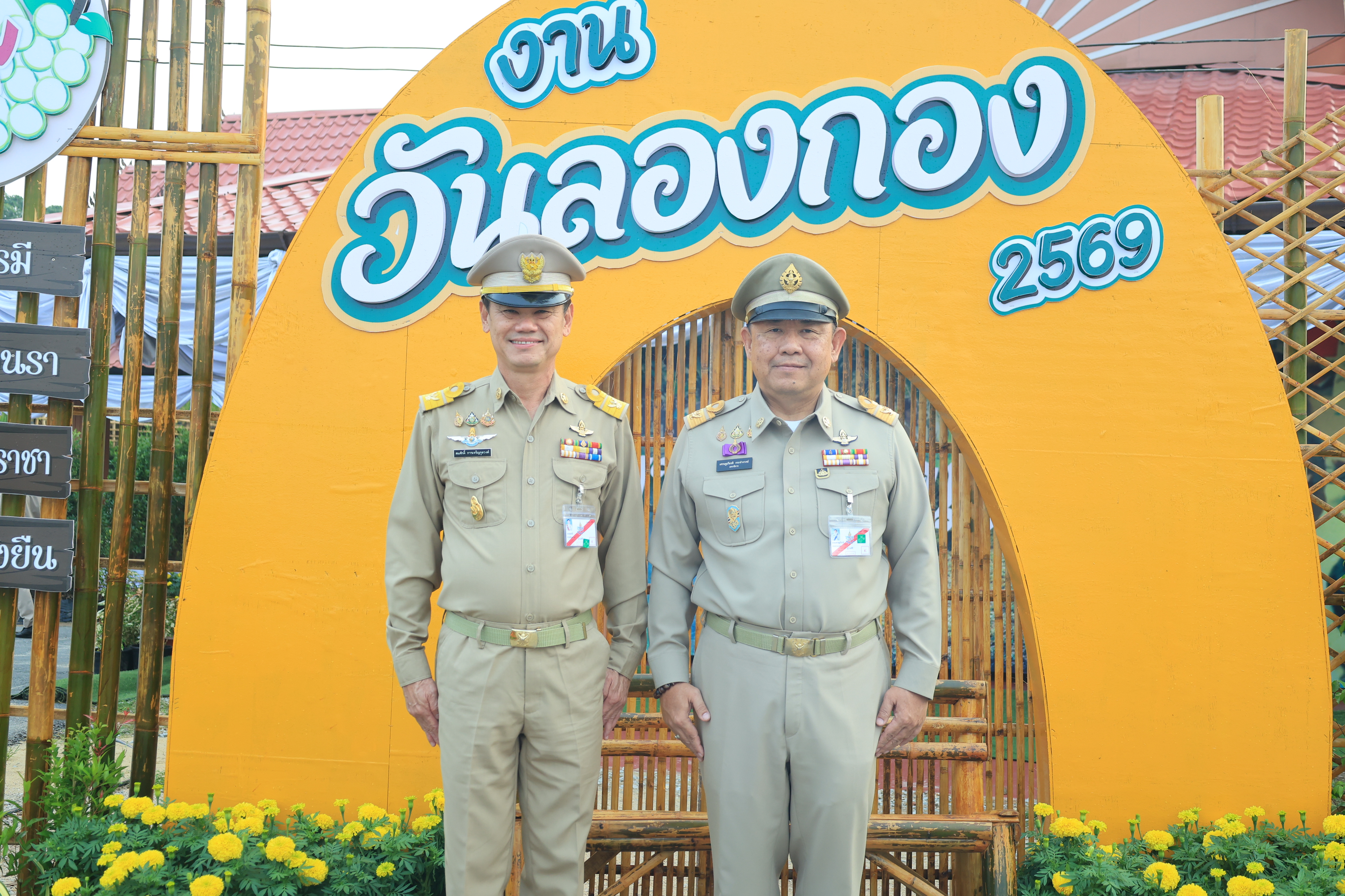 title - เลขาธิการ ส.ป.ก. พร้อมคณะ เตรียมความพร้อมในโอกาสเฝ้าฯ รับเสด็จ สมเด็จพระกนิษฐาธิราชเจ้า กรมสมเด็จพระเทพรัตนราชสุดาฯ สยามบรมราชกุมารี เป็นองค์ประธานเปิดงานวันลองกอง ของดีเมืองนรา ครั้งที่ 49 ปี 2569 และทอดพระเนตรนิทรรศการภายในงานเยี่ยมชมบูธนิทรรศการ ของ ส.ป.ก.นราธิวาส ภายในงานวันลองกอง ของดีเมืองนรา ครั้งที่ 49 ปี 2569  